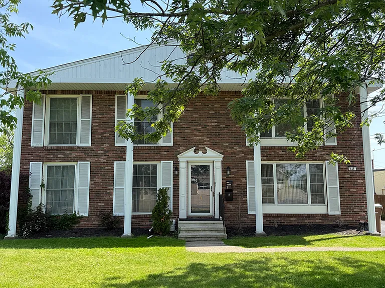 445 Cleveland Dr — Photo 1