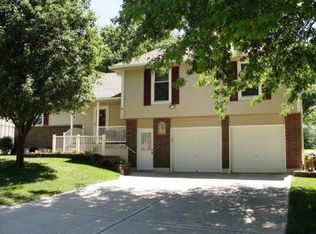 611 NE Country Ln, Lees Summit, MO 64086