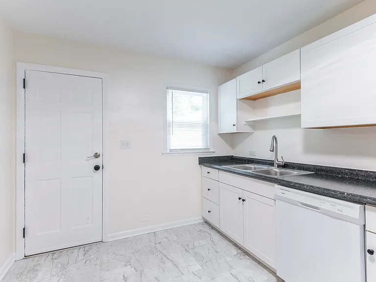 2218 Wayne Ave #A — Photo 15
