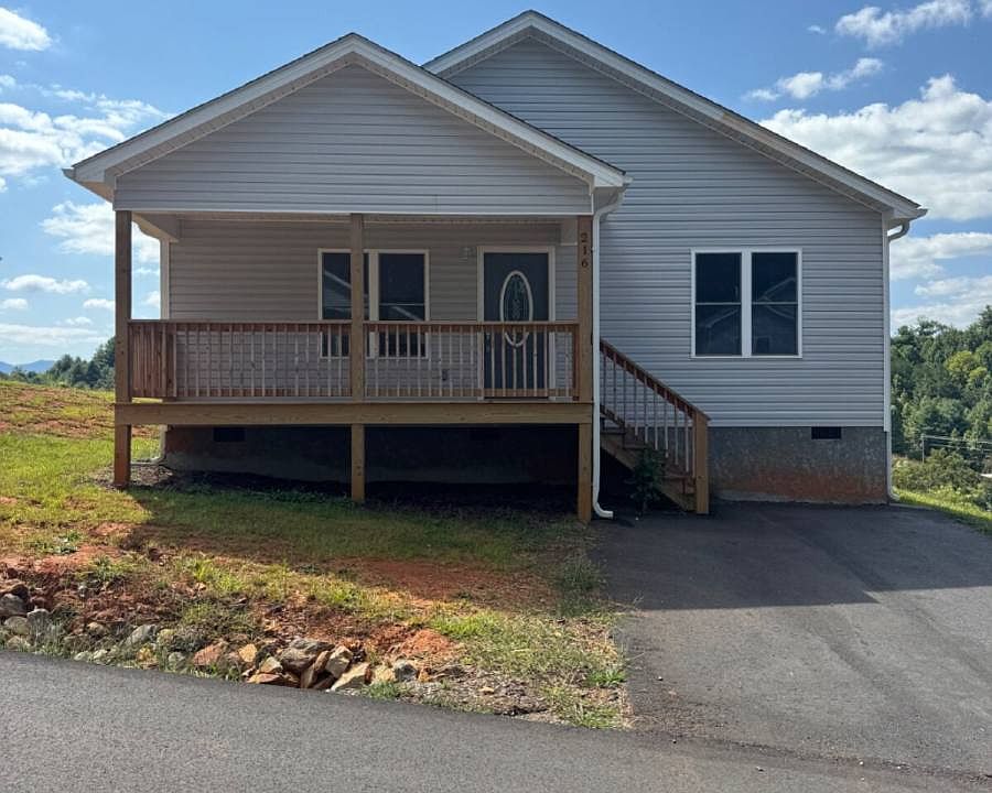 1st image of 216 Quinn Hill Ln
