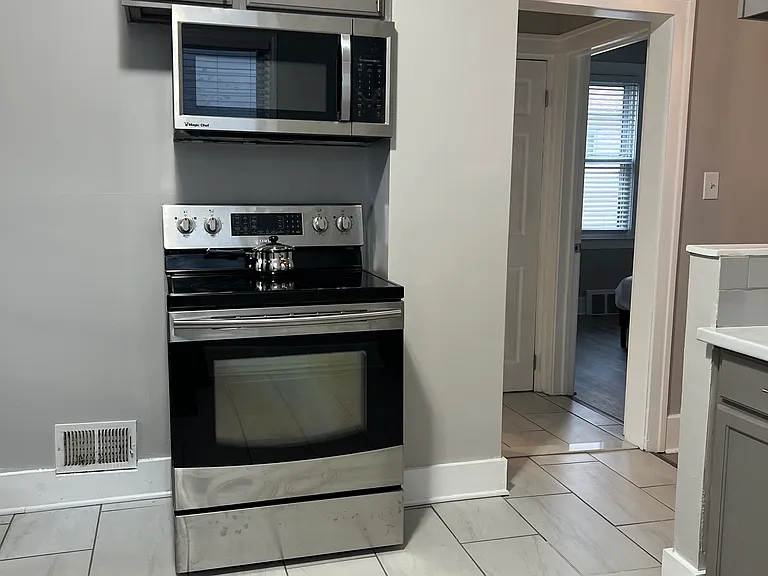 2824 Parker St — Photo 10