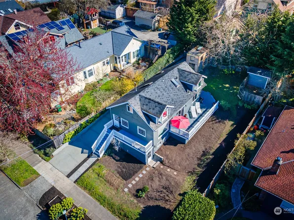 3810 Densmore Avenue N, Seattle, WA 98103