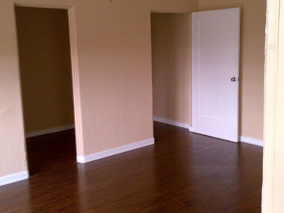 large single room w/ walk in closet