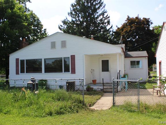 3rd image of 34595 Bridgeman St