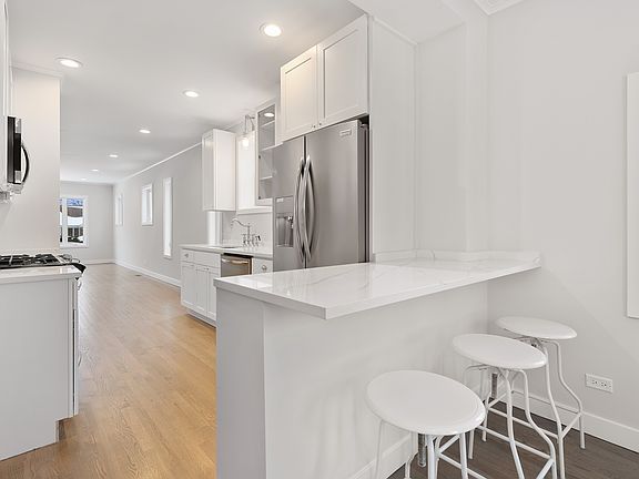 3rd image of 7282 W Clarence Ave
