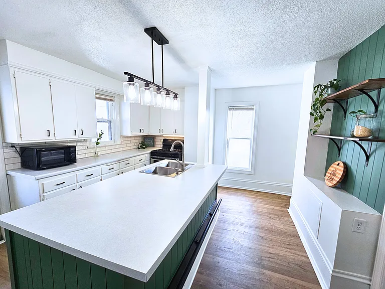 304 12th Ave NE #2 — Photo 3