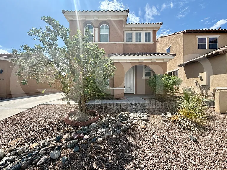 1195 E Gail Dr — Photo 2