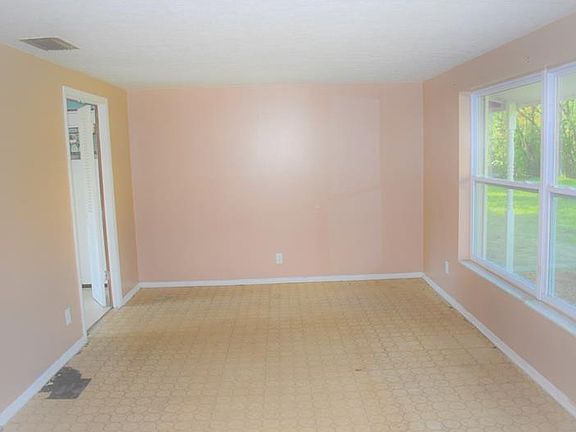 4th image of 4025 Joy Dr