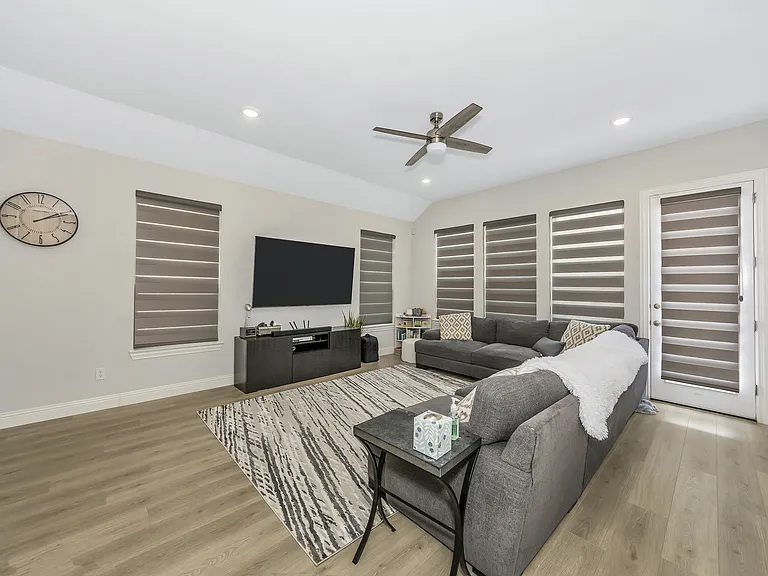 2124 Bailey St — Photo 12
