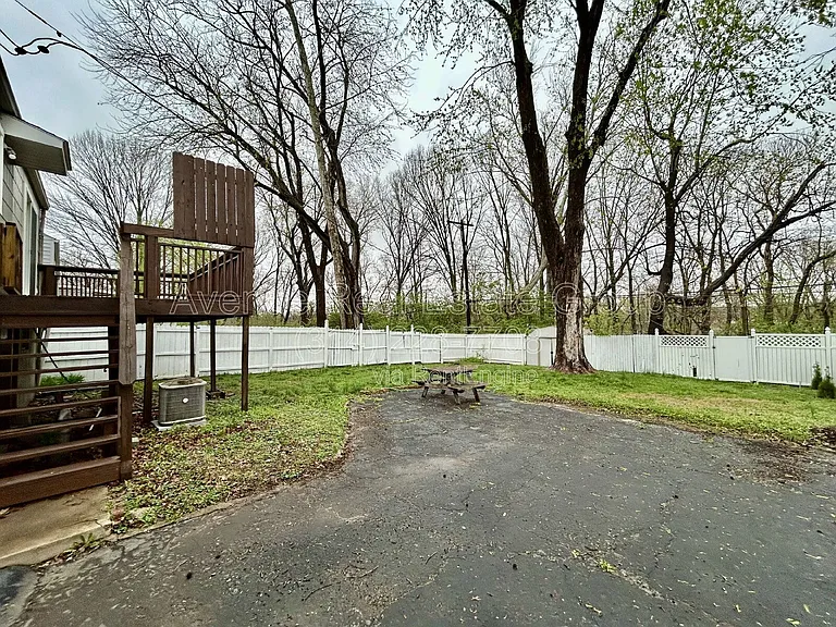 7105 Circleview Dr — Photo 19