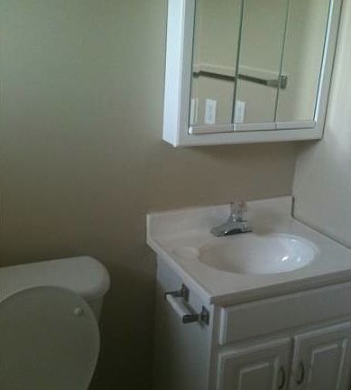 4th image of 814 Clyde Ave