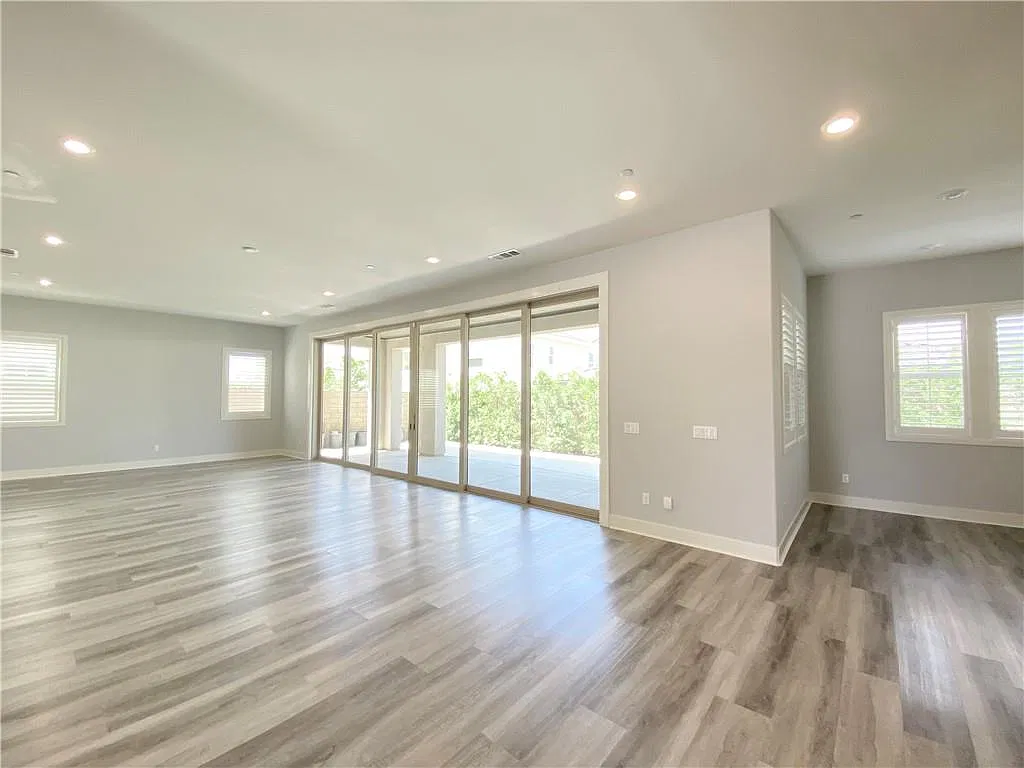 4 bed, 4.5 bath, 3607 sqft, $7,500 — Photo 3