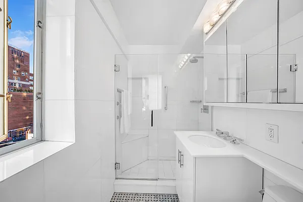 Sold by Bond New York | media 13