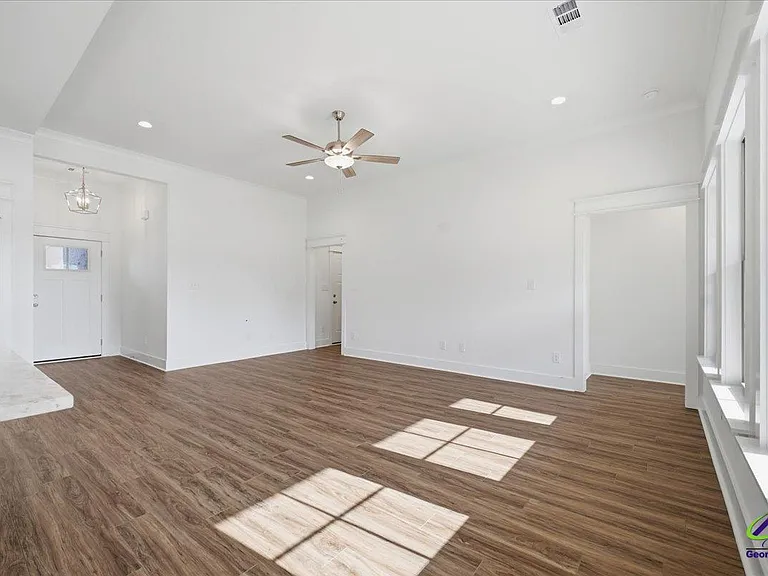 307 Willowbrook Ln — Photo 4