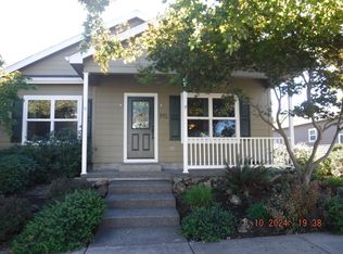 541 Blue Moon Dr, Central Point, OR 97502