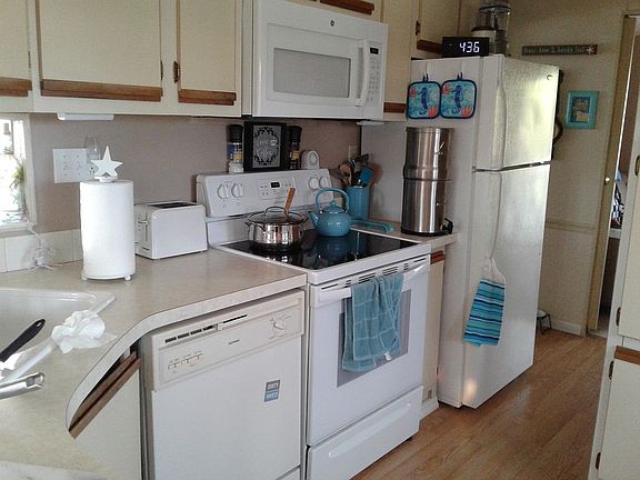 3rd image of 866 Pirates Cove Ln
