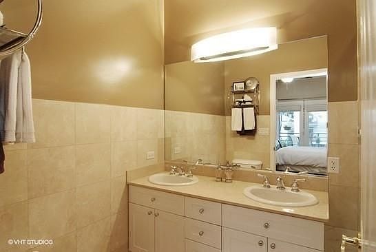 4th image of 1113 N Wood St #2
