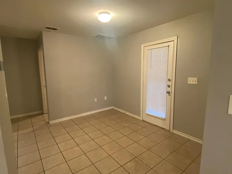 5420 Kemper St — Photo 12