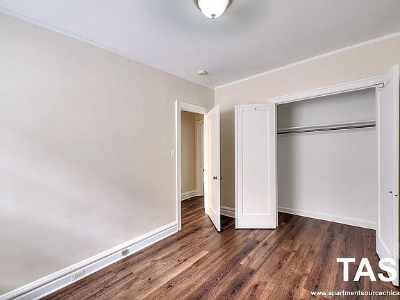 3rd image of 1006 Hinman Ave APT 2