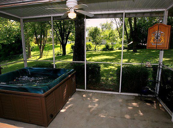 Screened in porch