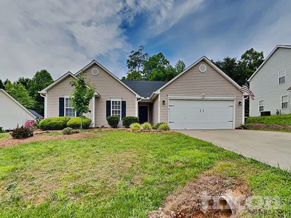 4640 Hanley Park Dr, Walkertown, NC 27051
