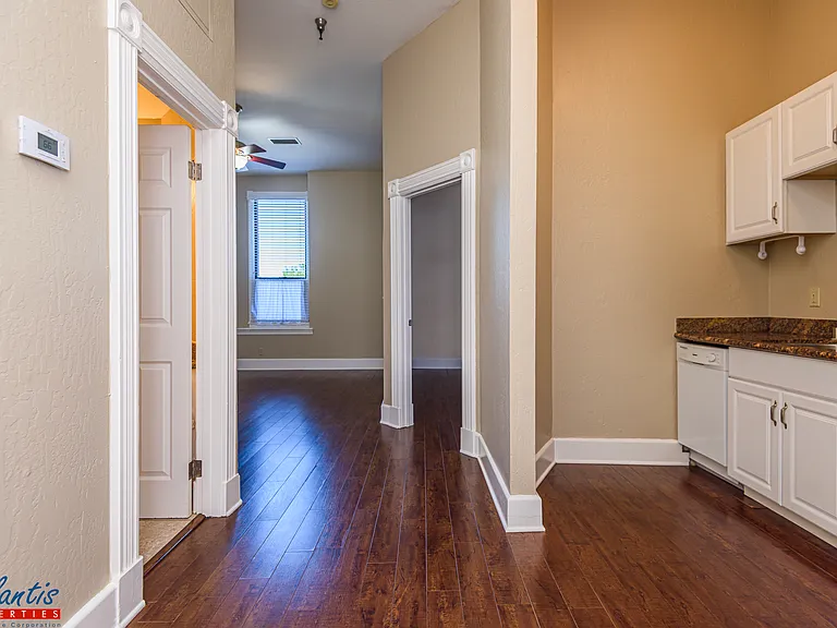 31 E Main St #201 — Photo 4