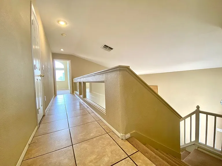 8009 Dover Shores Ave — Photo 17