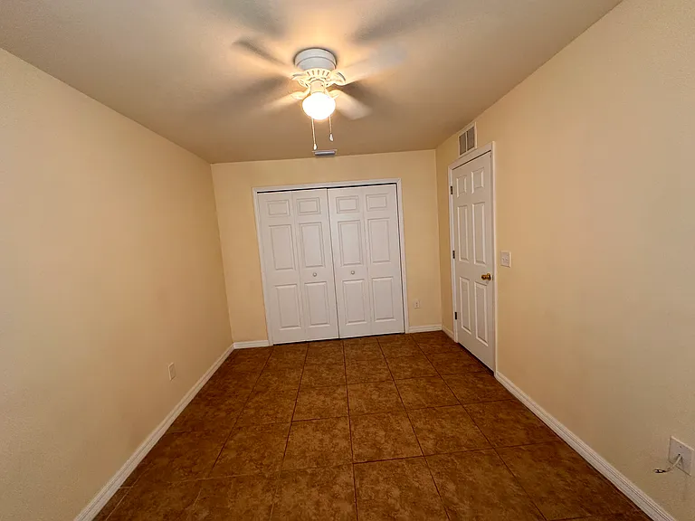 1033 SE 12th St — Photo 9