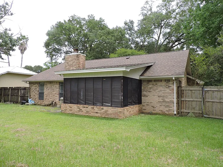 2780 Honeywood Dr — Photo 26