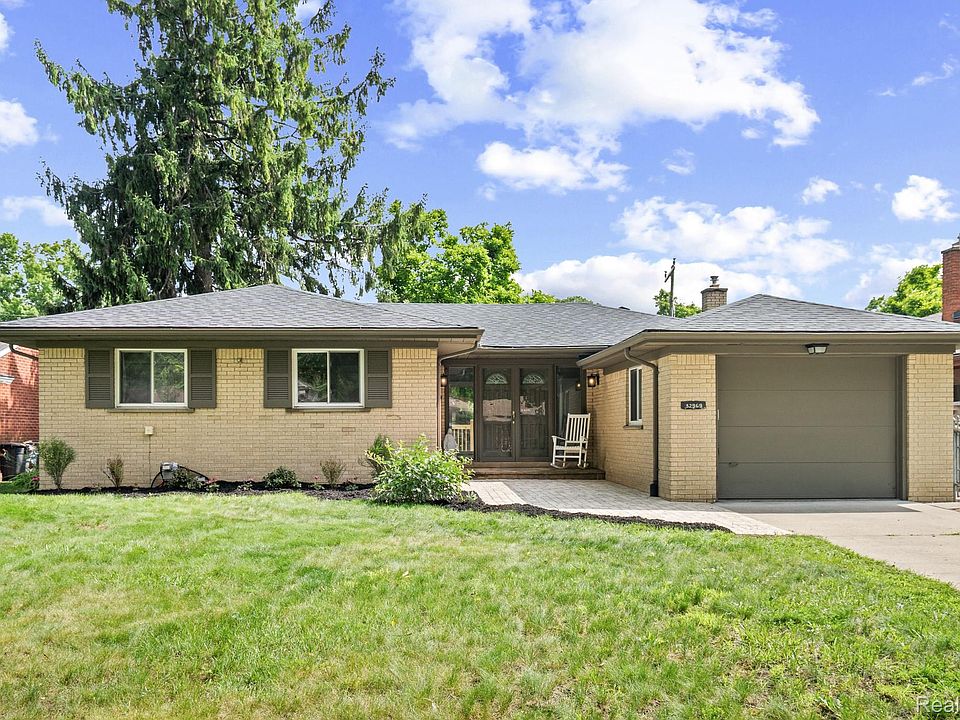 1st image of 32969 Lyndon St