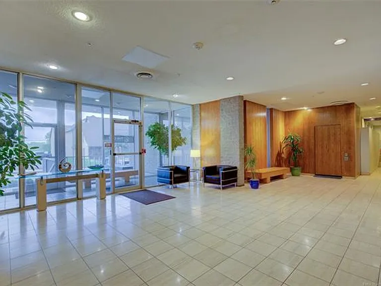 Adorable 2 bed 2 bath in historic Liberty Tower — Photo 27