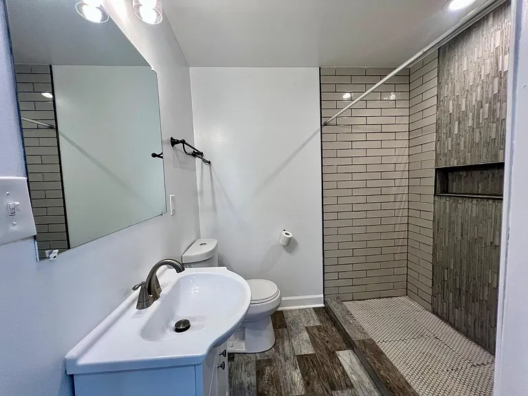 1502 E Hoffman St — Photo 12