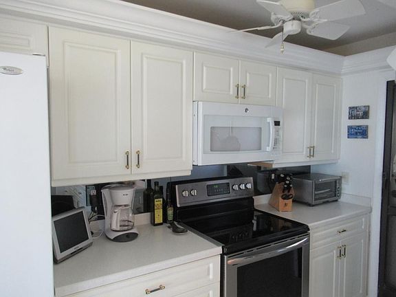 3rd image of 320 Seaview Ct APT 201