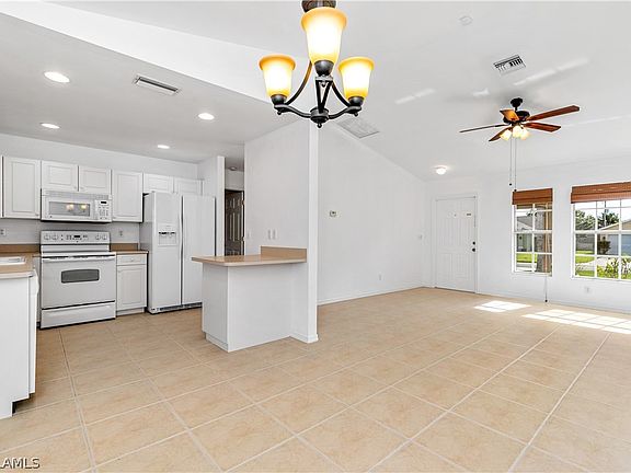 2nd image of 427 SE 17th Terrace Cpe