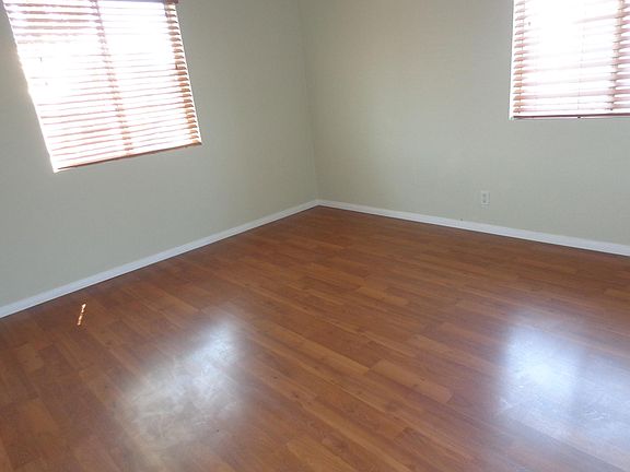 5th image of 2768 Comstock St