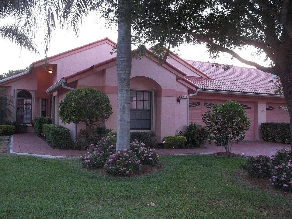 1st image of 7633 B Lexington Club Boulevard