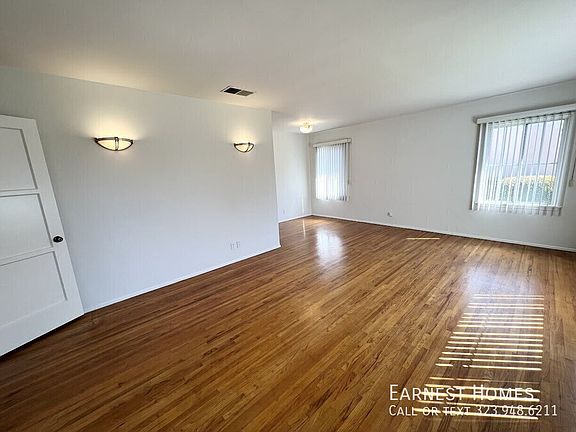 3rd image of 14013 Addison St