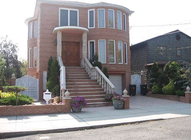 1st image of 2701 Whitman Dr