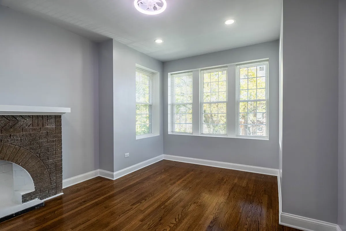 Building Photo - 4837 W Monroe St #2