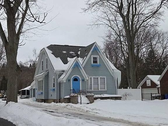 3rd image of 708 Ridge Rd