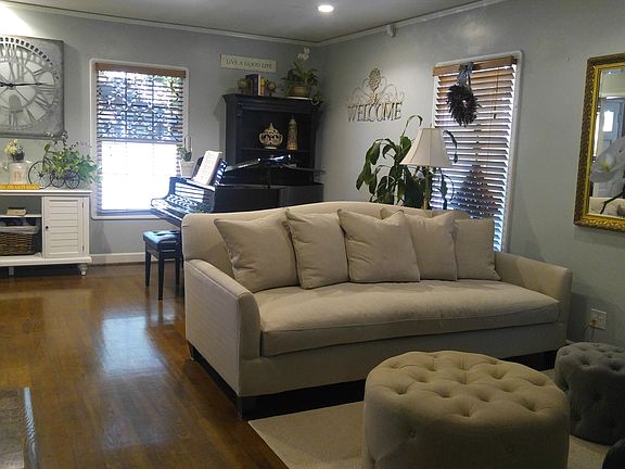 2nd image of 2916 Bonnie Ln
