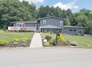 38 Park Ln, Fairfield, IL 62837
