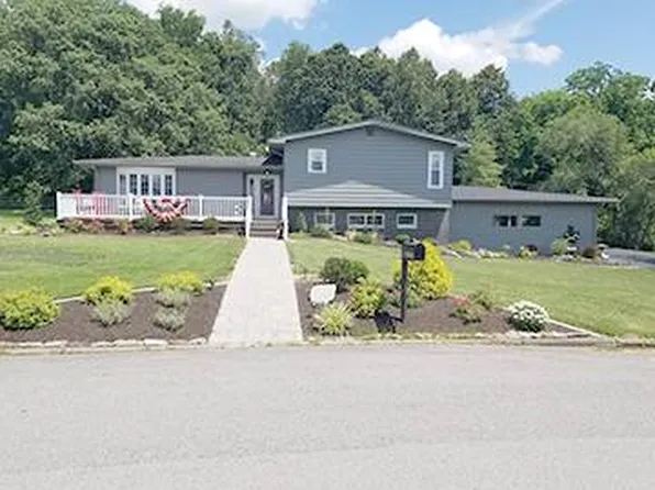 38 Park Ln, Fairfield, IL 62837