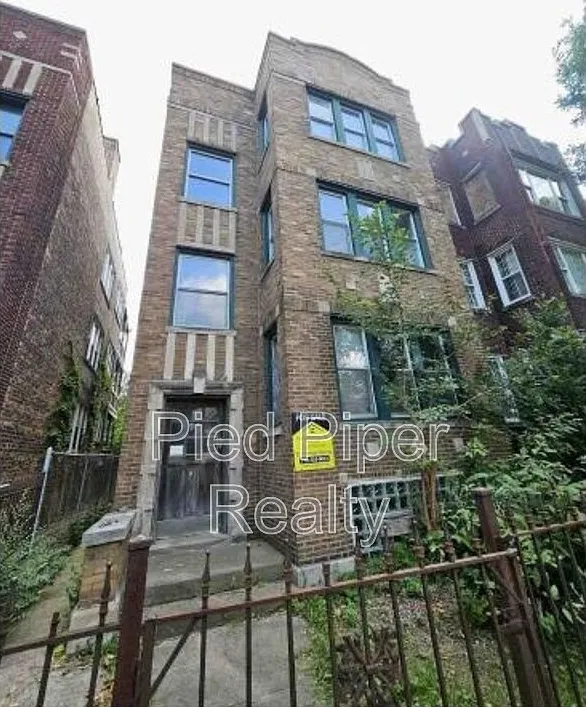 2 bed, 1.0 bath, $1,600 — Photo 1