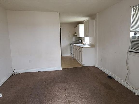 3rd image of 811 21st St