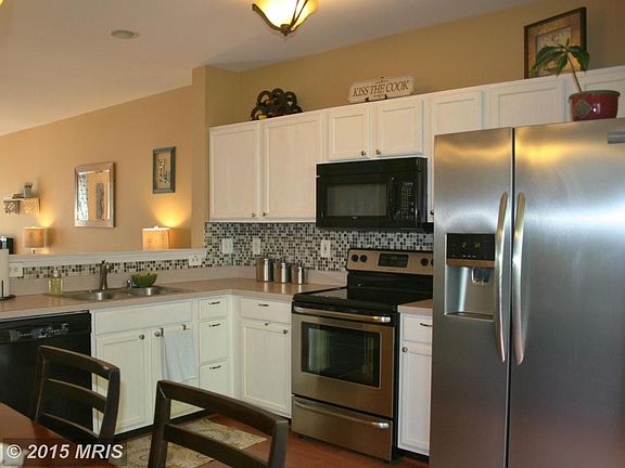 Updated kitchen w/ newly replaced appliances