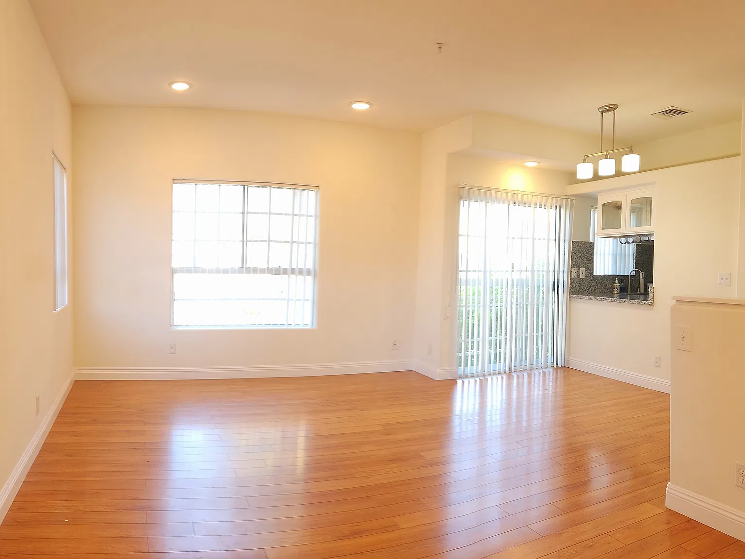 3 bed, 1320 sqft, $3,795 — Photo 3
