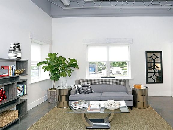 4th image of 480 Skain St #204