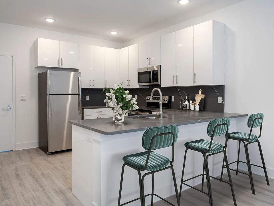 20A Macarthur Ave #302