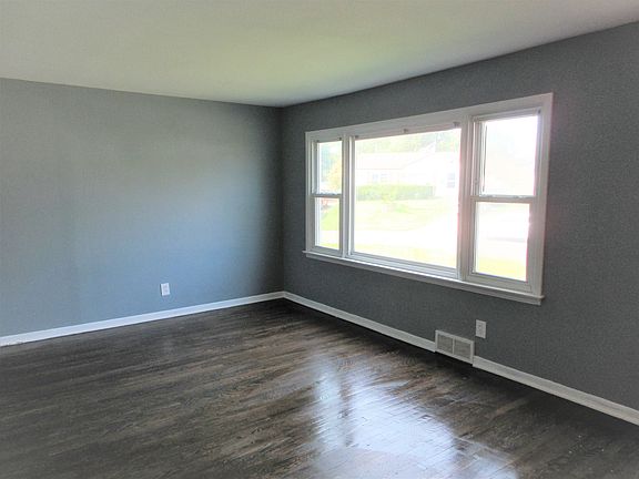 3rd image of 110 La Sierra Dr